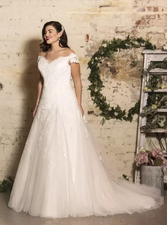Modern hotsell lace dresses